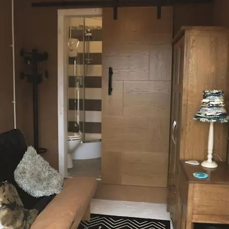 Small Self Contained アパート